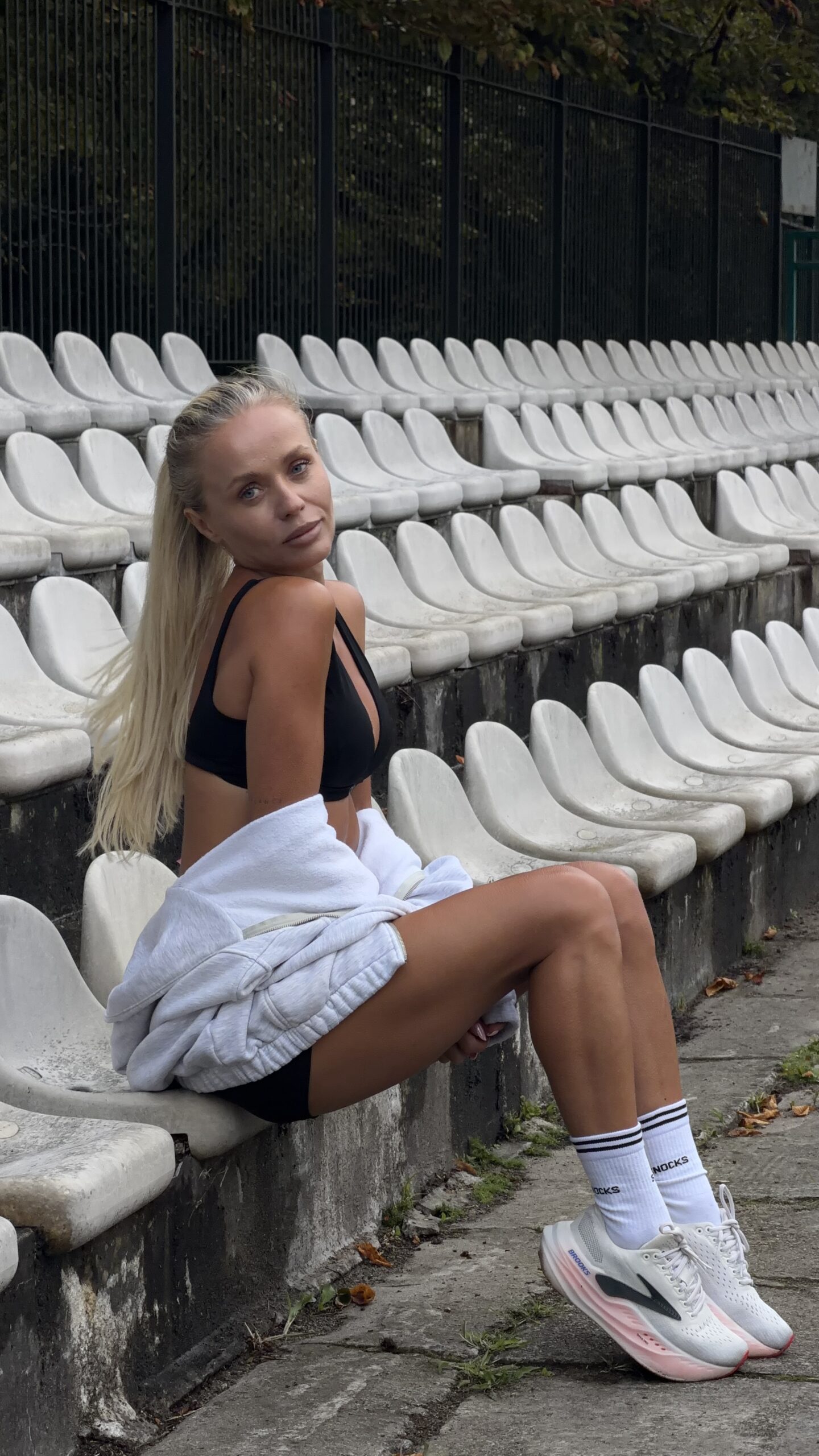 Anna Skura na trybunach stadionu