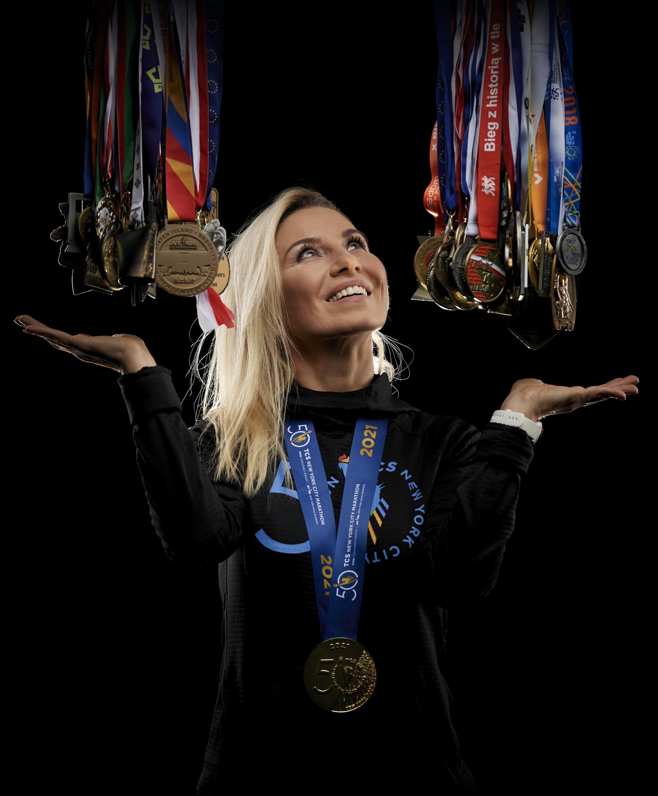 Anna Skura z medalami maratońskimi